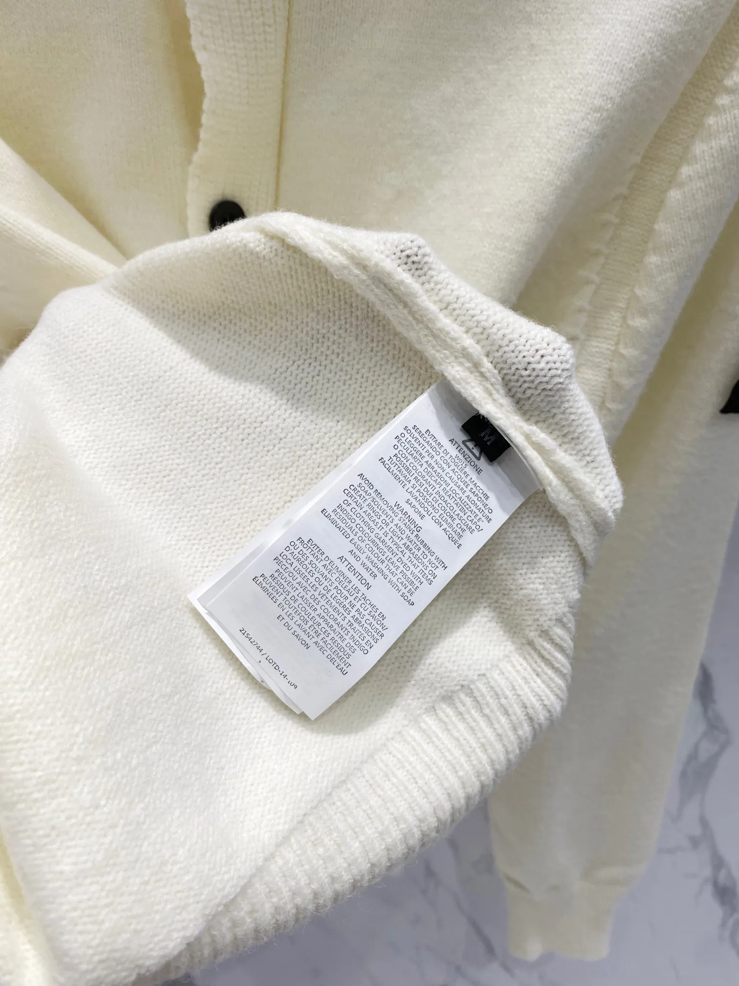 P270 Stone Island Cotton-wool blended knitted zipper button sweater cardigan (couple style) Color: Black Gray Off-white Size: M～XL M: Clothing length 68 Bust 110 Sleeve length 57 L: Clothing length 70 Bust 116 Sleeve length 58 XL: Clothing length 72 Bust 120 Sleeve length 59